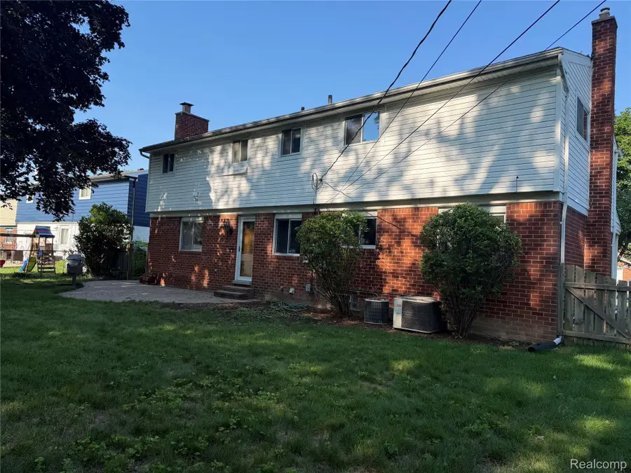 27450 Crestwood Drive, Warren, MI 48088 - #3