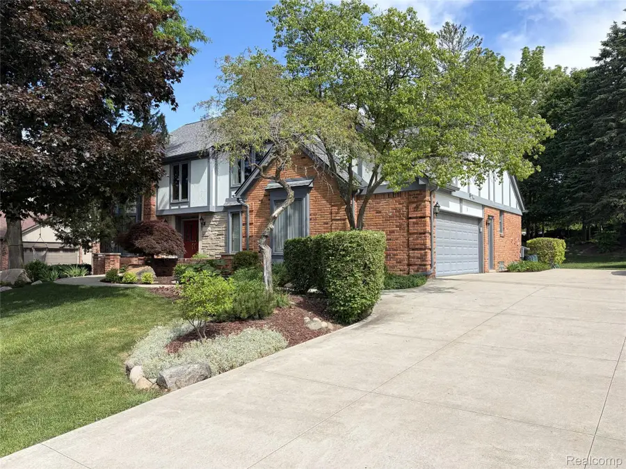 2534 Topsham Drive, Rochester Hills, MI 48306 - #2