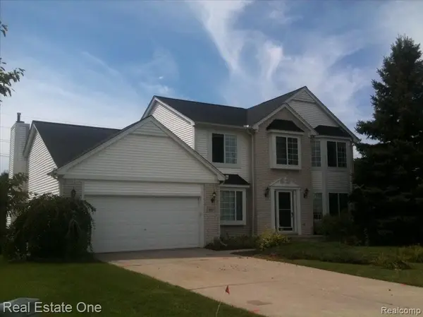 957 Meadowbrook Way, Milford, MI 48381