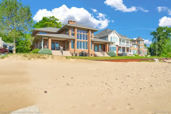 2975 Sandy Oaks Lane, FortGratiot, MI 48059