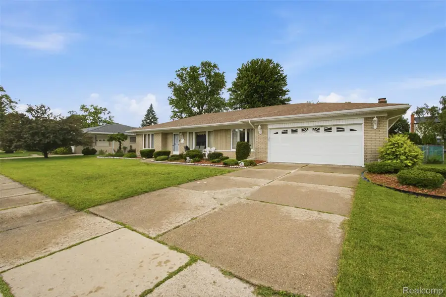 11571 Murthum Avenue, Warren, MI 48093 - #2