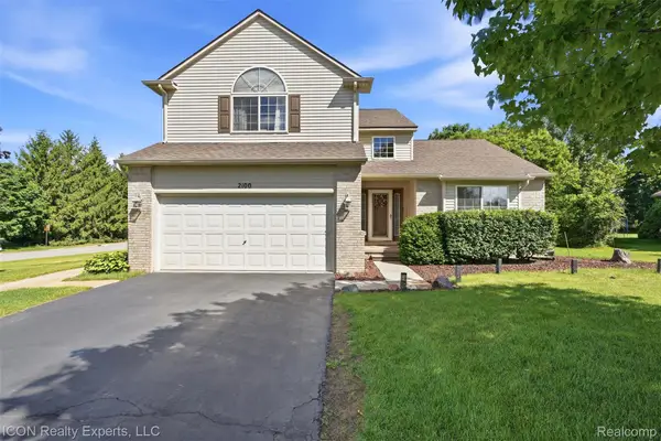 2100 Ore Creek Lane, Brighton, MI 48114