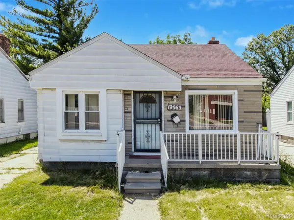 19563 Schoenherr Street, Detroit, MI 48205