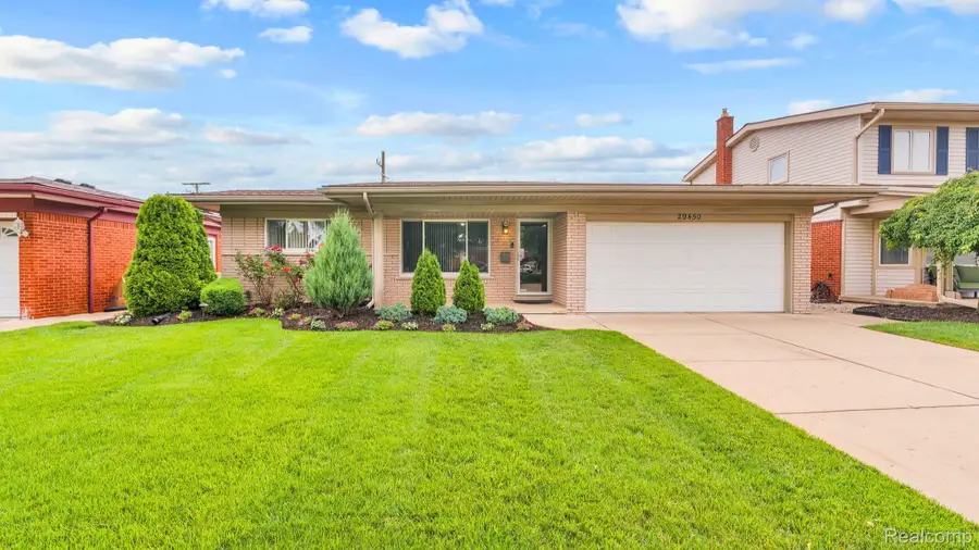 29450 Desmond Drive, Warren, MI 48093 - #2