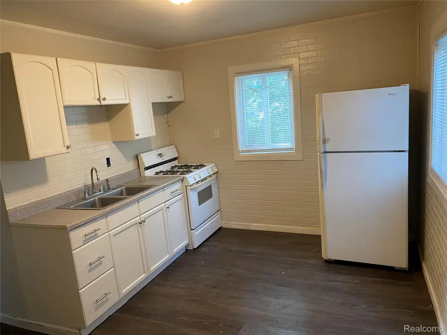 3822 Larchmont Street, Flint, MI 48532 - #2