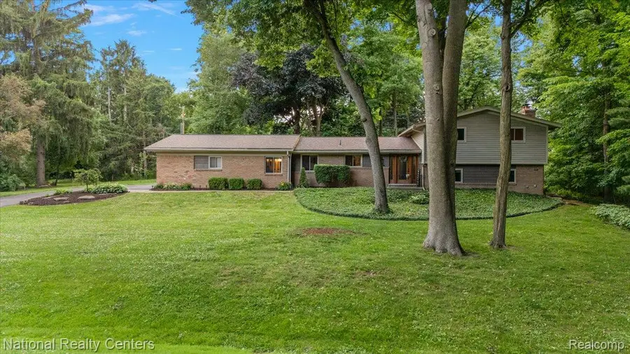 21201 E Chigwidden Street, Northville, MI 48167 - #2