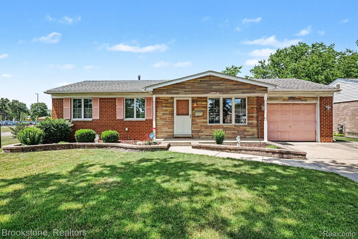 39111 Theresa Court, Sterling Heights, MI 48313 - #1