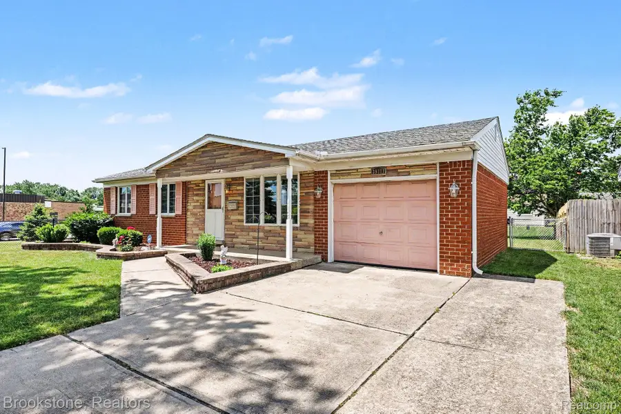 39111 Theresa Court, Sterling Heights, MI 48313 - #2