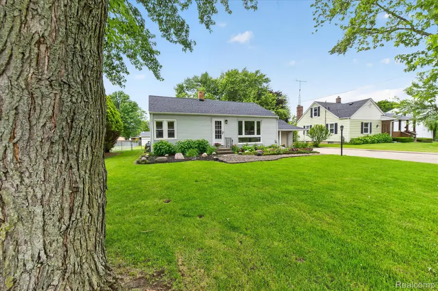 3027 Lanning Drive, Flint, MI 48506 - #3