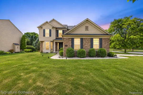 997 River Rock Drive, Holly, MI 48442