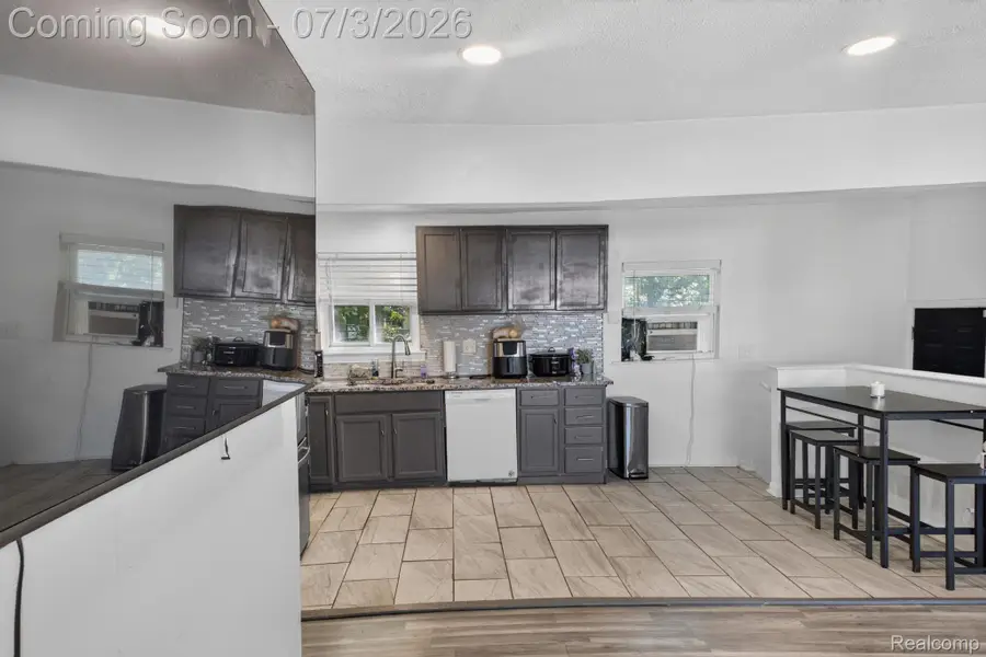 21326 Ithaca Avenue, Ferndale, MI 48220 - #2