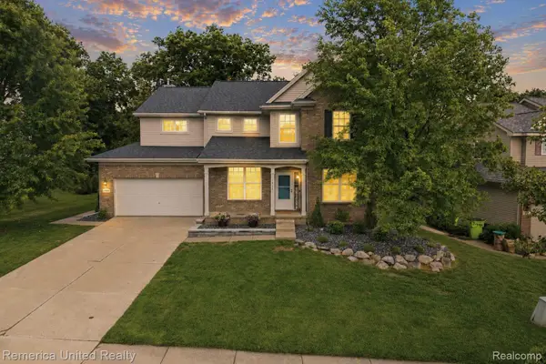 1842 Autumn Glen Drive, Howell, MI 48843