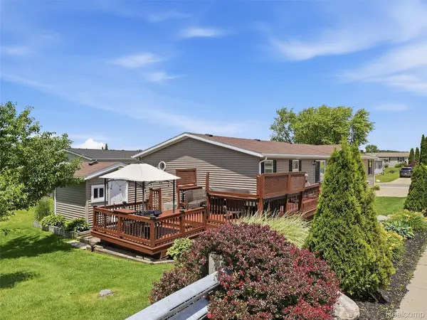 9695 Bloomsbury Circle, Northville, MI 48167