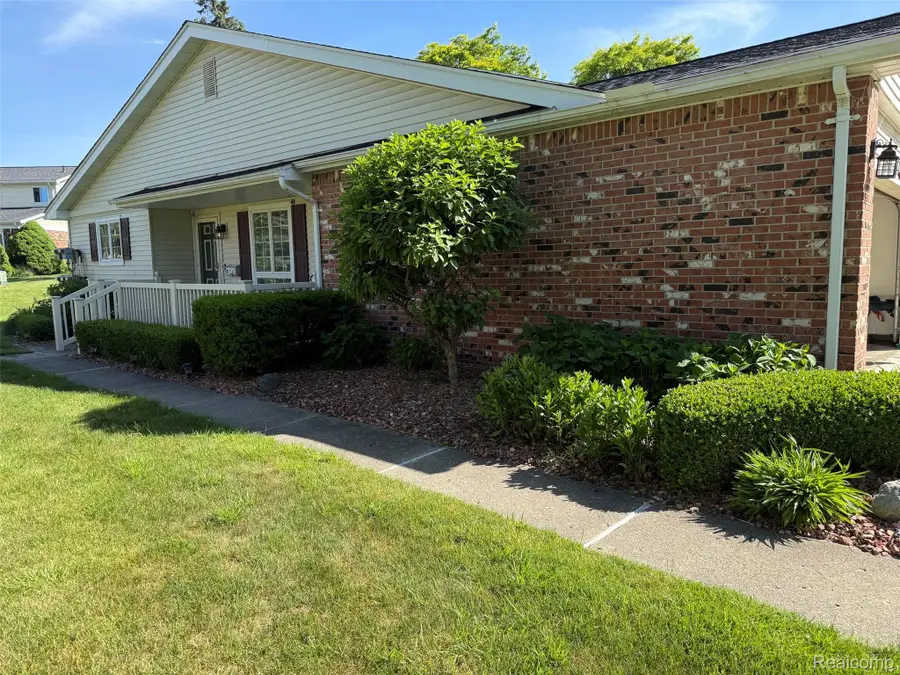 448 Ashley Drive, Grand Blanc, MI 48439 - #2