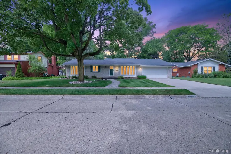 16927 Farmington Road, Livonia, MI 48154 - #2