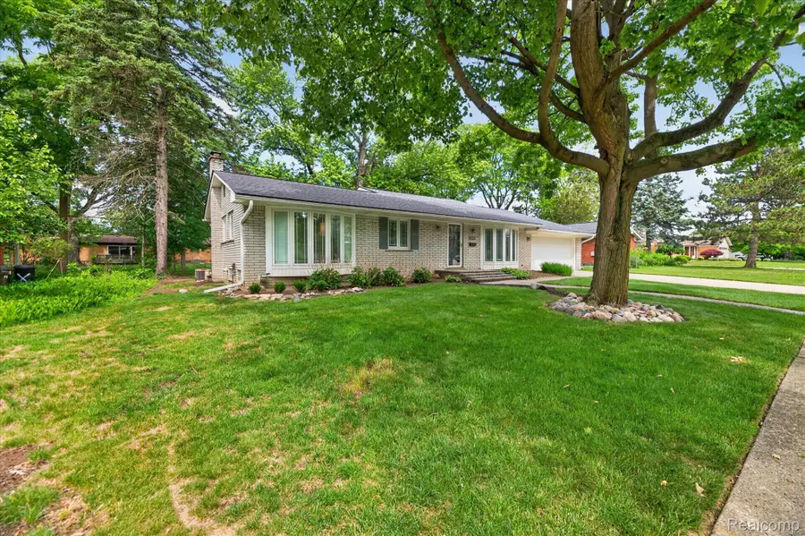 16927 Farmington Road, Livonia, MI 48154 - #3