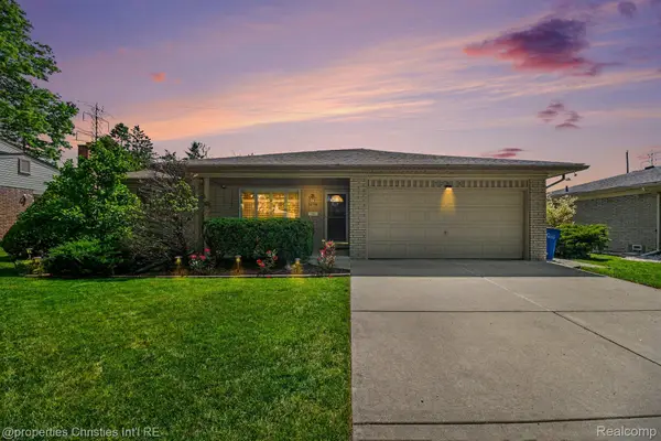 32916 Cambridge Drive, Warren, MI 48093