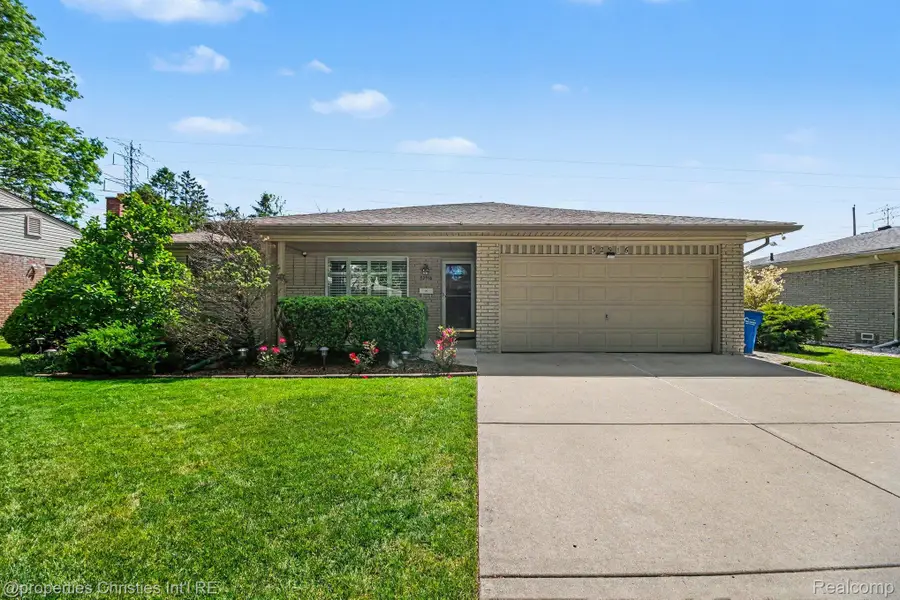 32916 Cambridge Drive, Warren, MI 48093 - #2