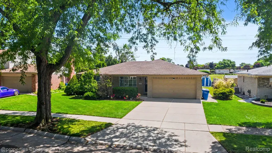32916 Cambridge Drive, Warren, MI 48093 - #3