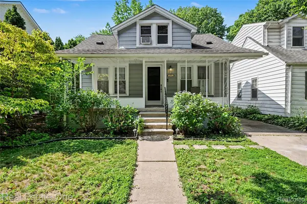 2073 Roslyn Road, GrossePointeWoods, MI 48236
