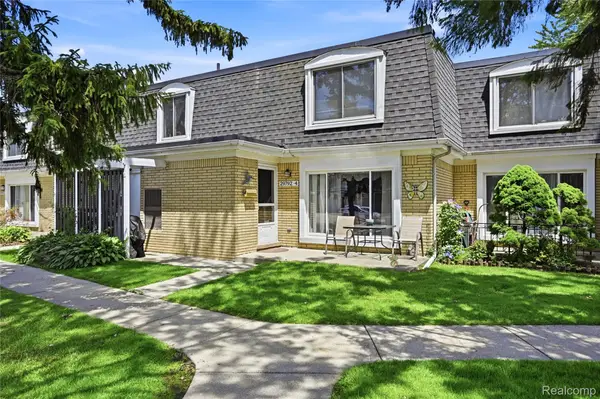 29792 City Center Drive #4, Warren, MI 48093