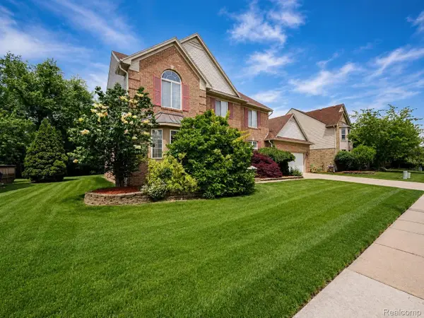 2931 Briarwood Drive, Troy, MI 48085