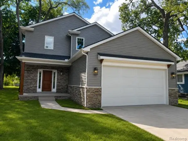 1206 W Round Lake Road Road, WhiteLake, MI 48386