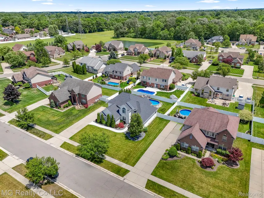 25803 Brookview Boulevard, Brownstown, MI 48134 - #2