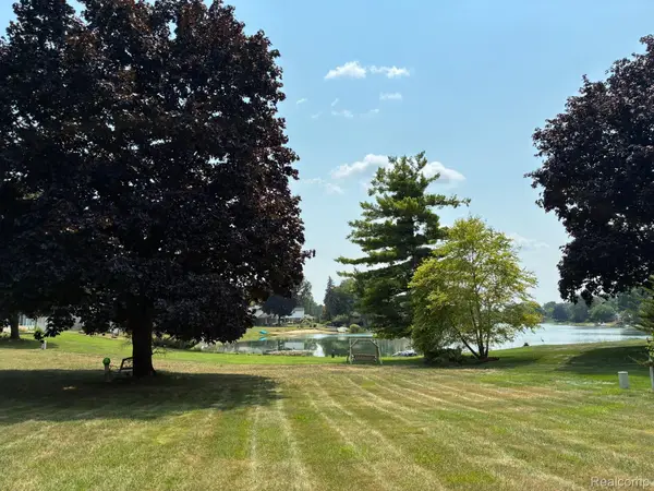 6366 Walker Drive, Troy, MI 48085