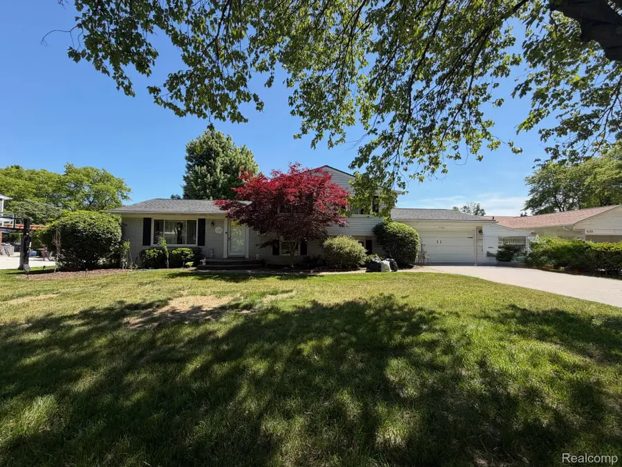 6366 Walker Drive, Troy, MI 48085 - #2