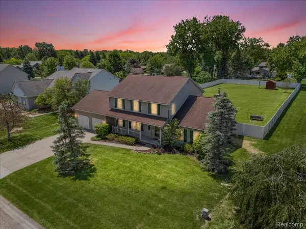 1420 Bush Creek Drive, GrandBlanc, MI 48439