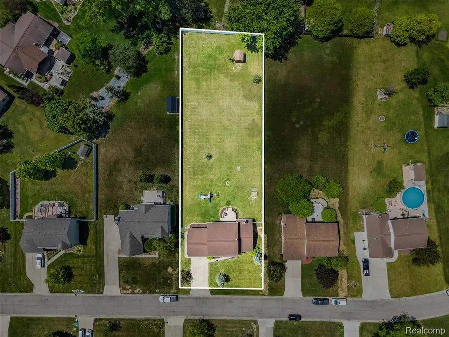 1420 Bush Creek Drive, Grand Blanc, MI 48439 - #2
