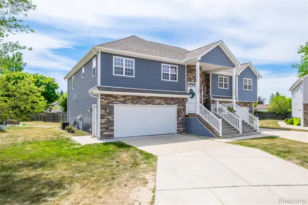 145 Whispering Pines Drive, Fenton, MI 48430