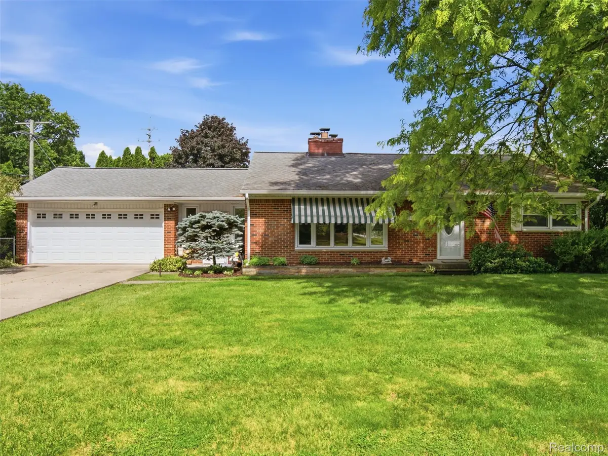 24 Nevada Avenue, Rochester Hills, MI 48309 - #1