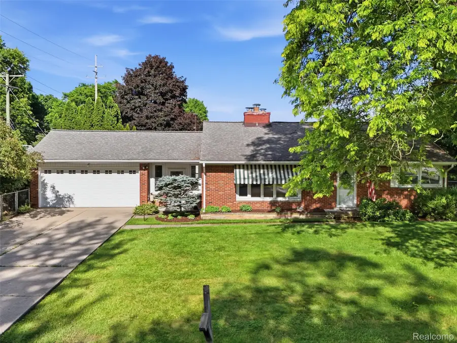 24 Nevada Avenue, Rochester Hills, MI 48309 - #2