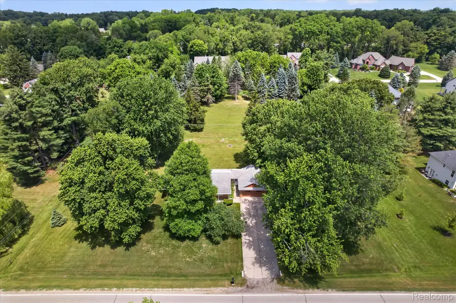 11141 Spencer Road, Brighton, MI 48114 - #2