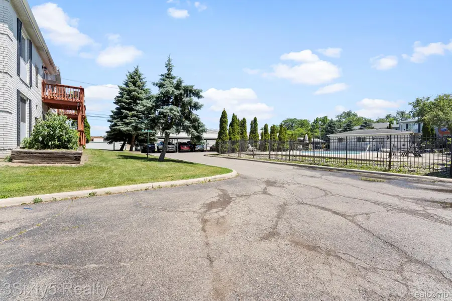 1754 Fort Street, Trenton, MI 48183 - #2