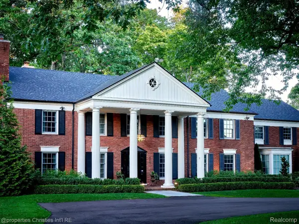 950 E Glengarry Circle, BloomfieldHills, MI 48301