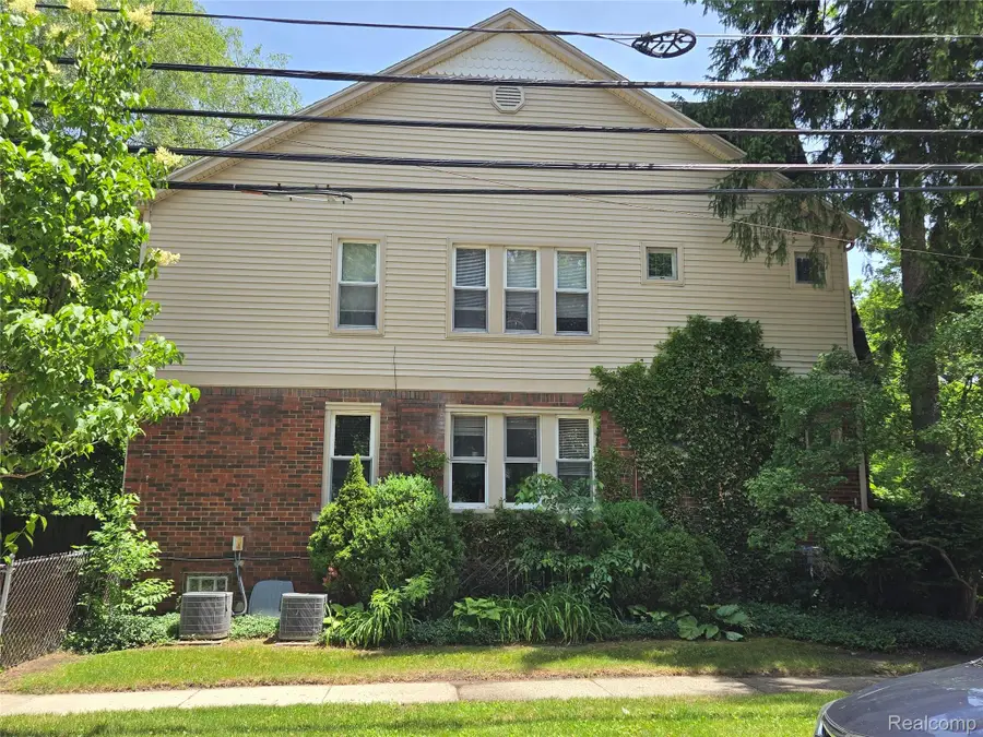 903 E 3rd Street E, Royal Oak, MI 48067 - #2