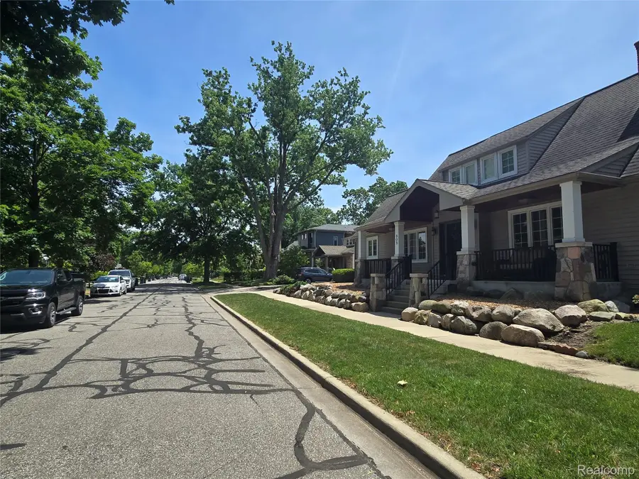 903 E 3rd Street E, Royal Oak, MI 48067 - #3