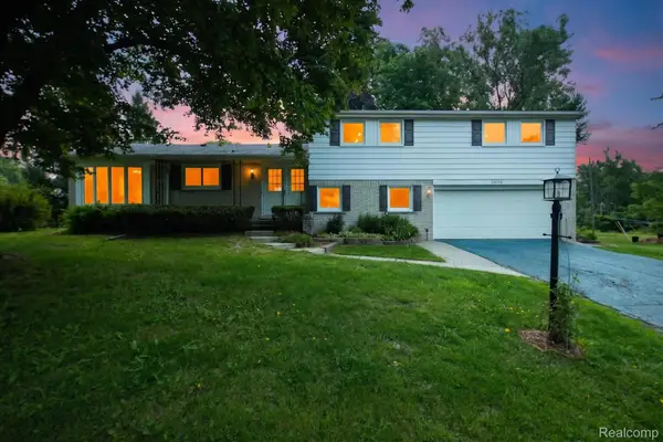 26178 Greythorne Trail, Farmington, MI 48334