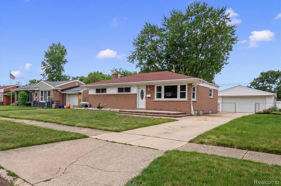 35919 Larchwood Street, Clinton Township, MI 48035 - #2