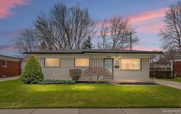 4644 Kingsley Drive, Warren, MI 48092
