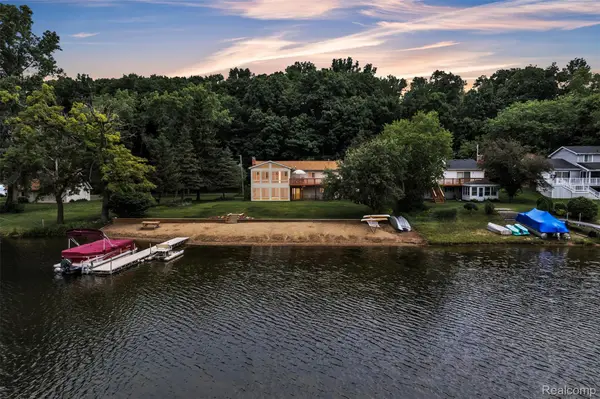 2276 Webster Park Drive, Howell, MI 48843