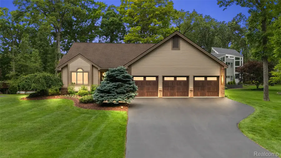 5083 Timber Cove Circle, Clarkston, MI 48346 - #2