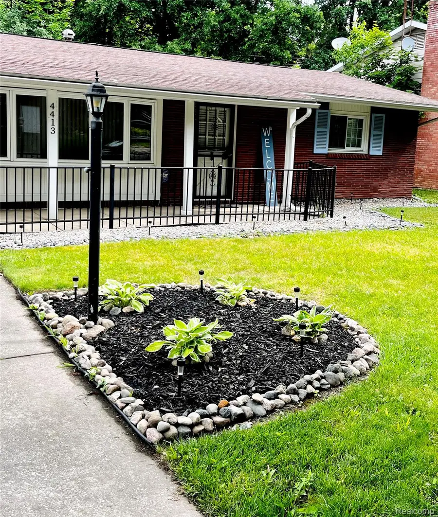 4413 Greenbrook Lane, Flint, MI 48507 - #2