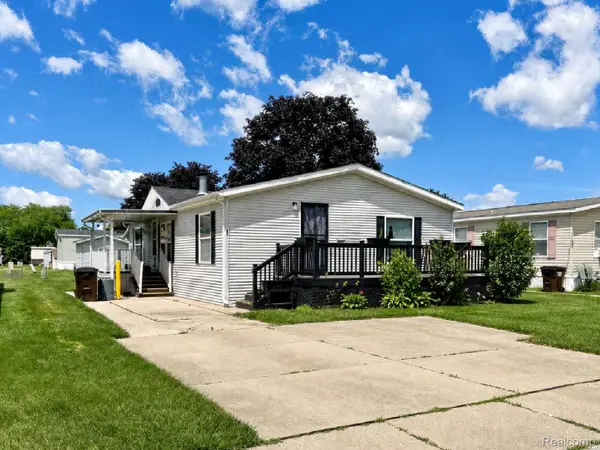 90 Menlo Park Drive, Belleville, MI 48111