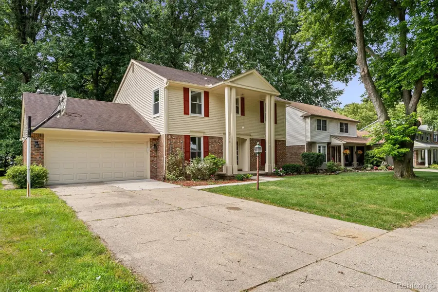 2118 E Rutgers Drive N, Troy, MI 48085 - #2