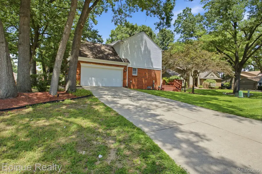 3261 Windwood Road, West Bloomfield, MI 48324 - #3