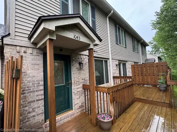 1043 Old Leake Court, Holly, MI 48442